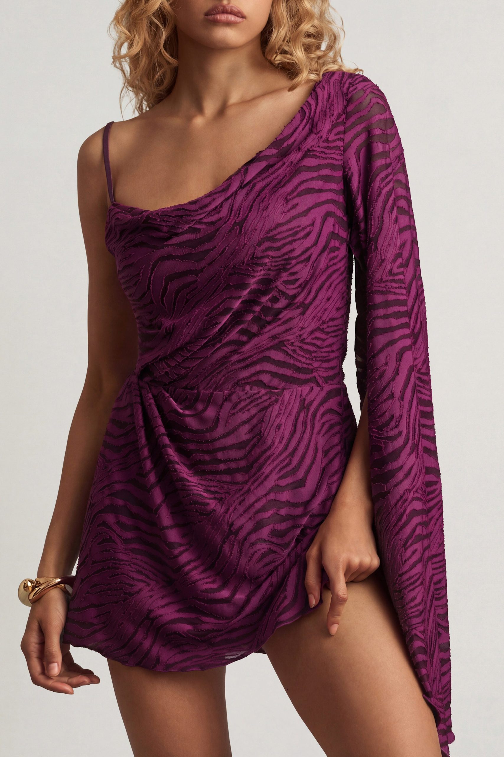 Devor?? One-Sleeve A-Line Mini Dress in Berry Purple - Image 4