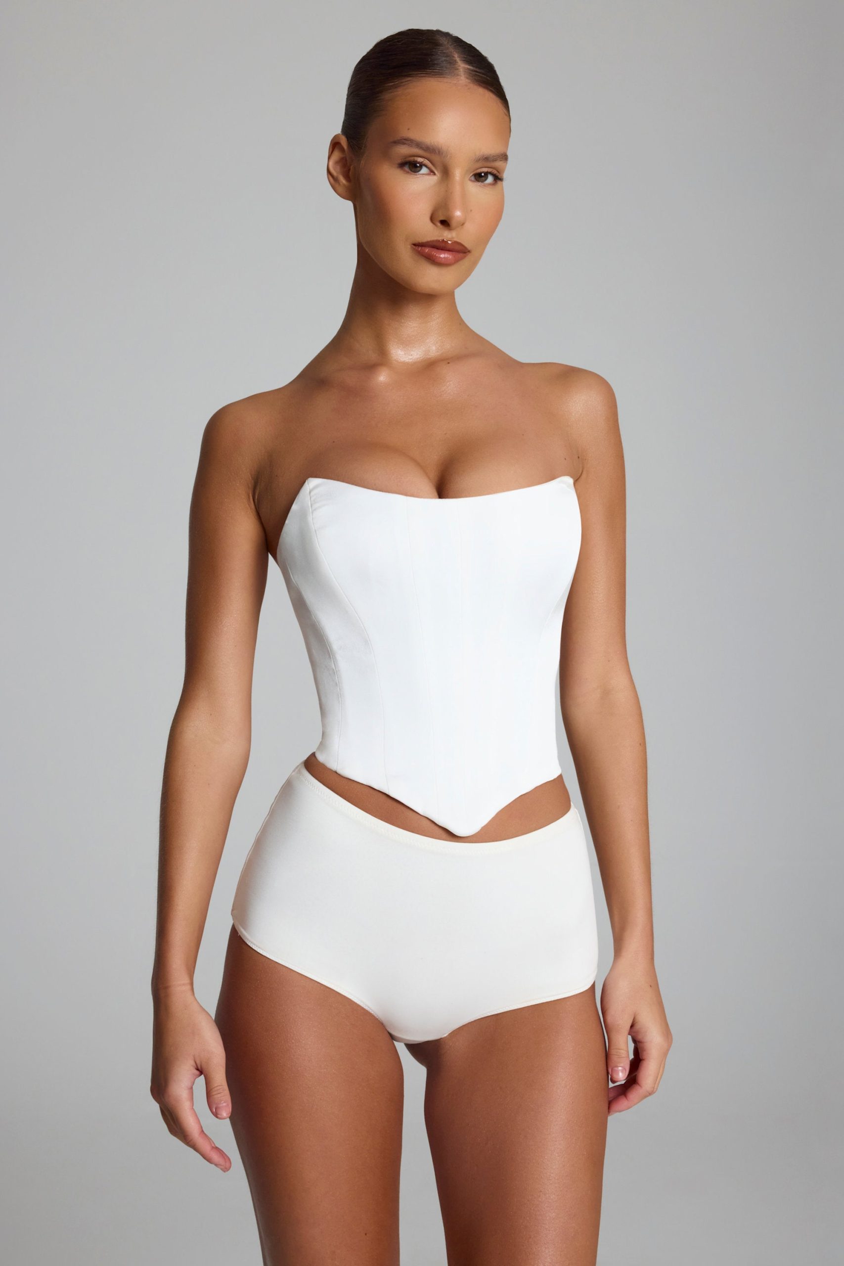 Slinky Jersey Low-Rise Hotpants in White - Image 4