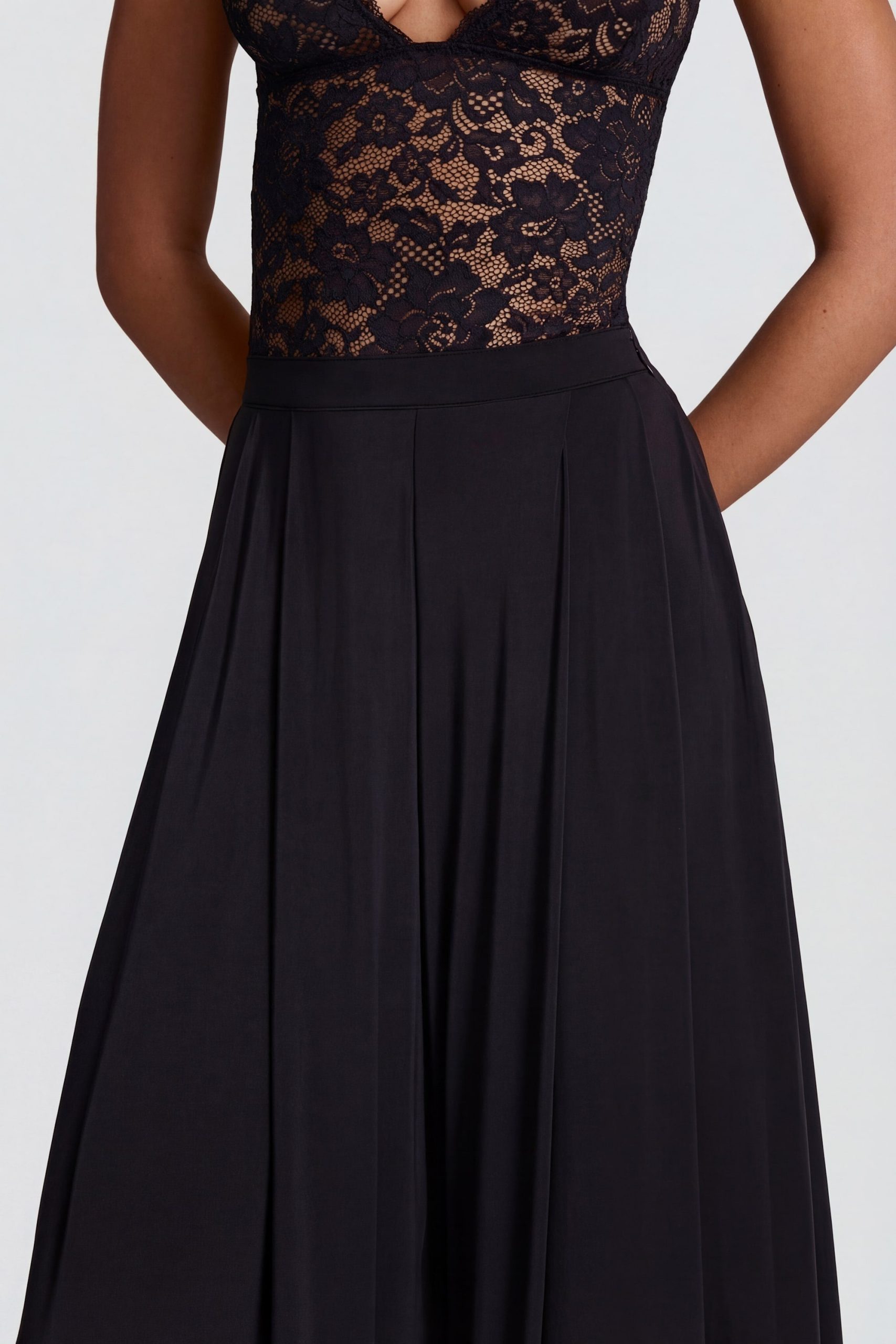 Soft Jersey Mid-Rise Wide-Leg Trousers in Black - Image 4