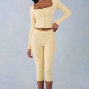 Knit Mid-Rise Capri Trousers in Butter Yellow
