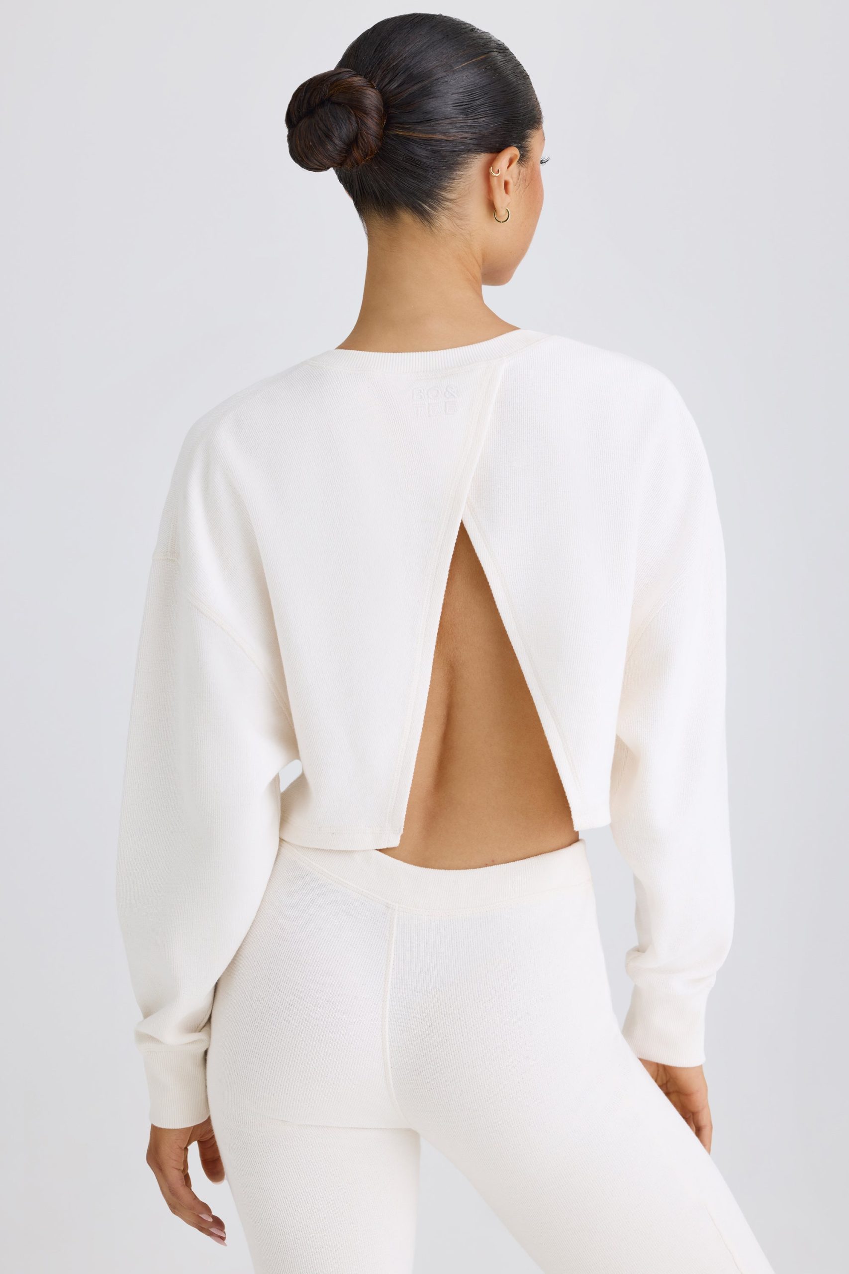 Textured Cotton Jersey Open-Back Cropped Sweatshirt in White - Image 8