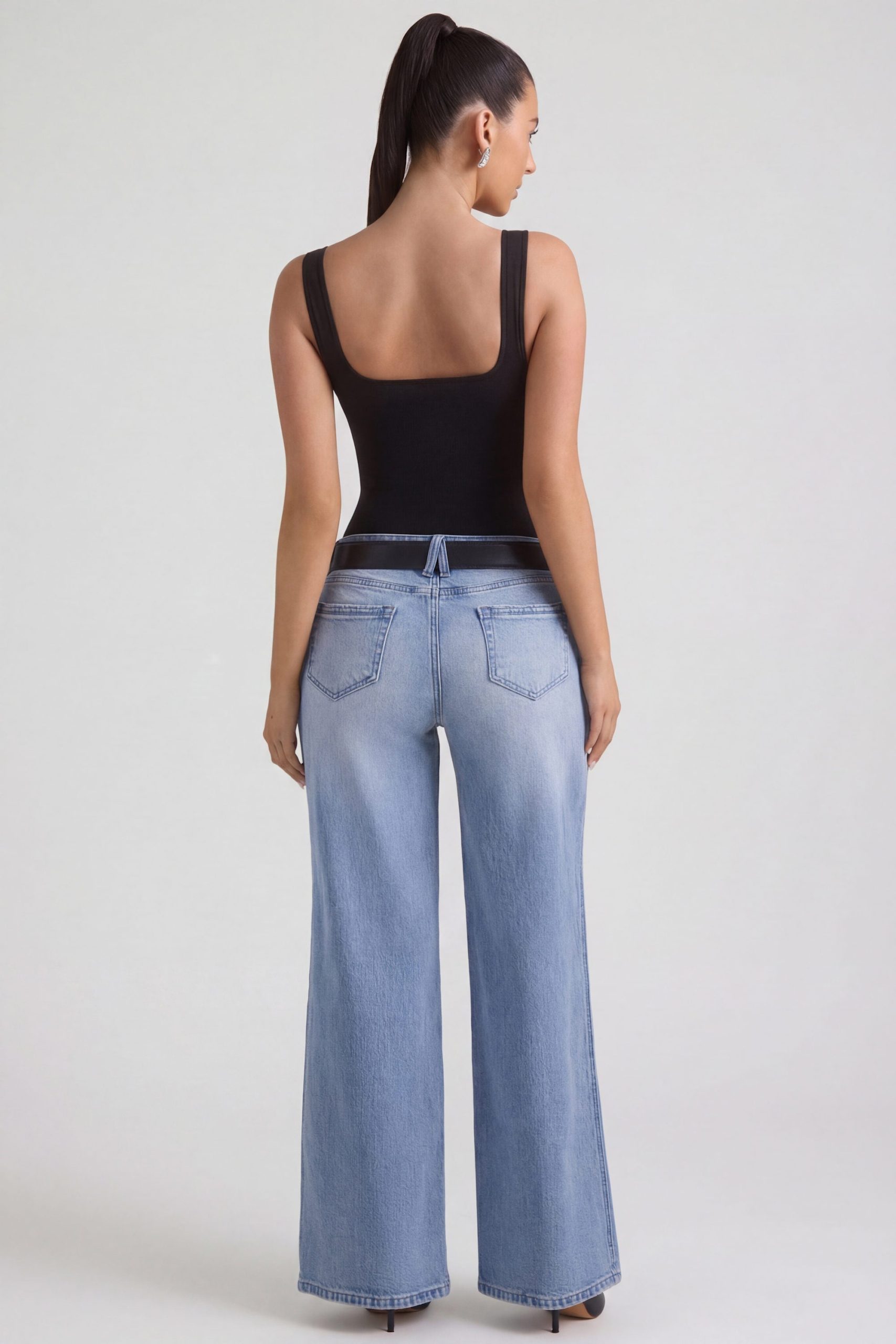 Low-Rise Wide-Leg Jeans in Vintage Wash - Image 7