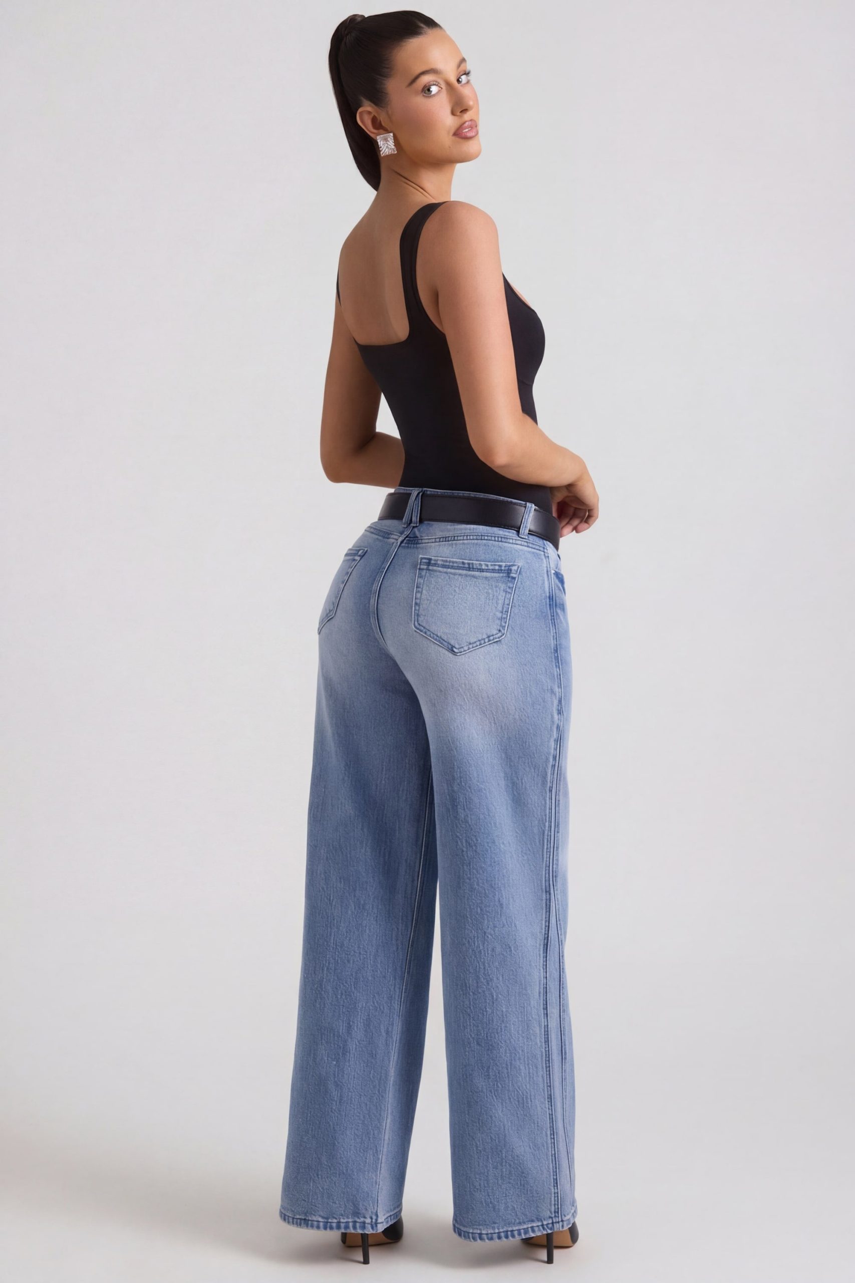 Low-Rise Wide-Leg Jeans in Vintage Wash - Image 2