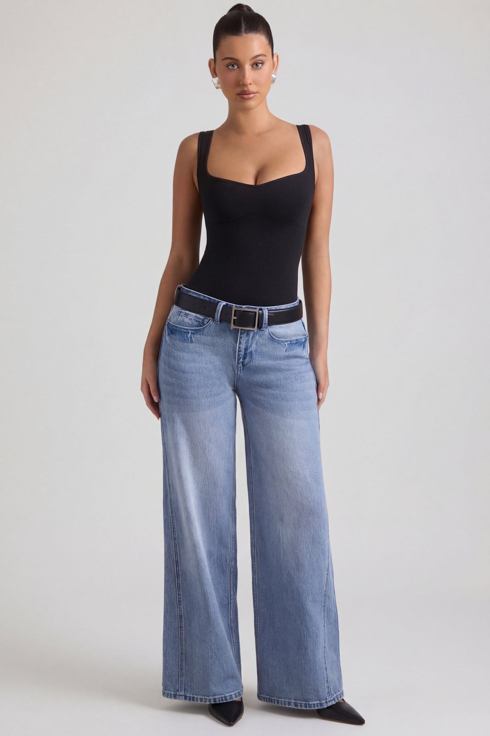 Low-Rise Wide-Leg Jeans in Vintage Wash - Image 6