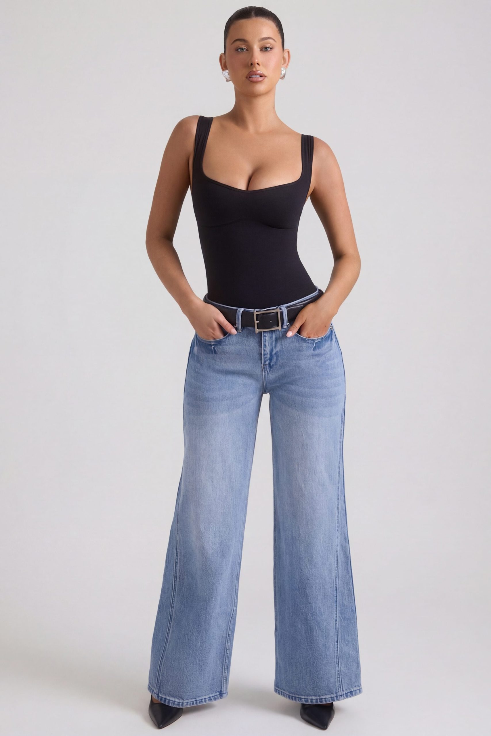 Low-Rise Wide-Leg Jeans in Vintage Wash - Image 8