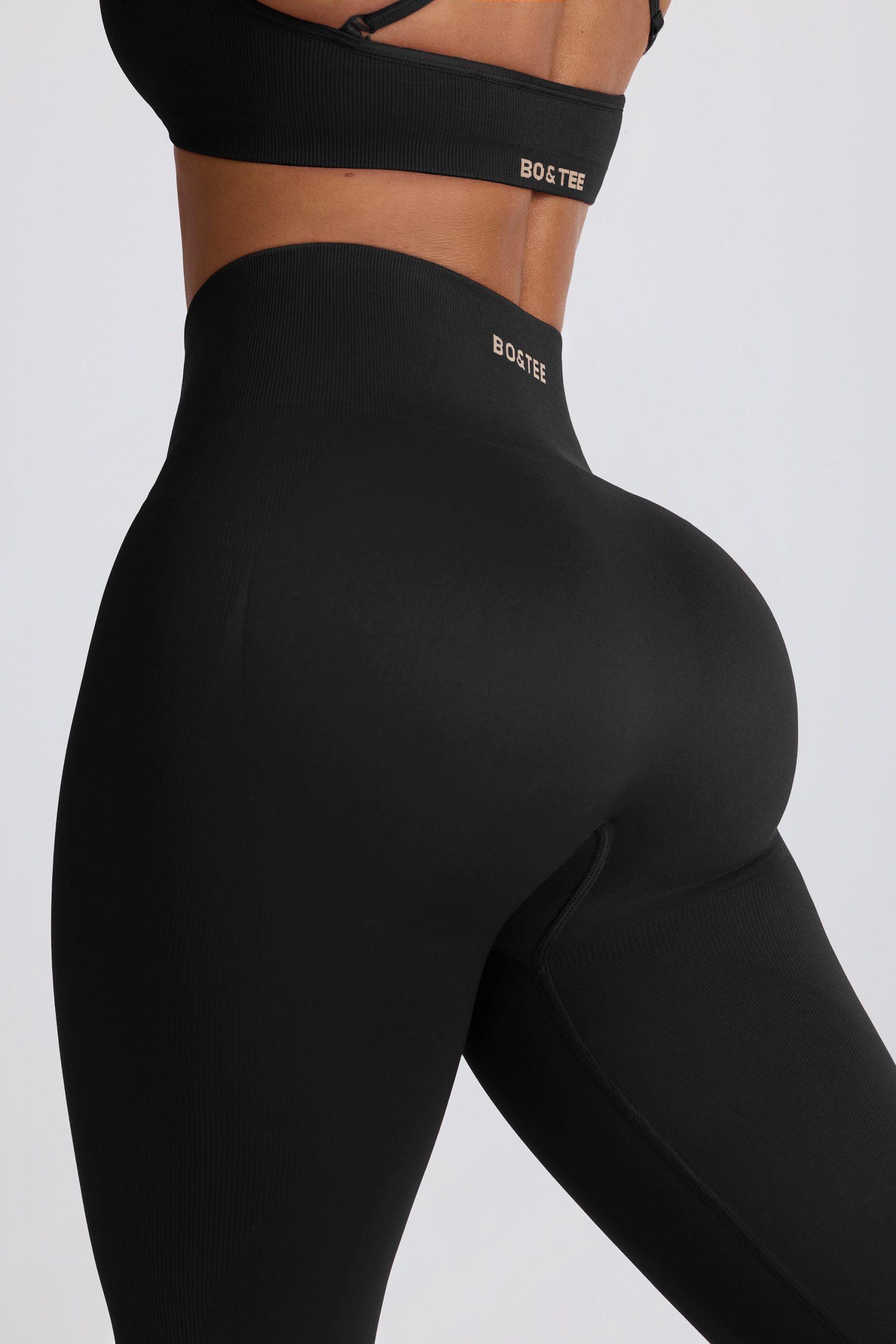 Super Sculpt Seamless Leggings in Black - Image 10