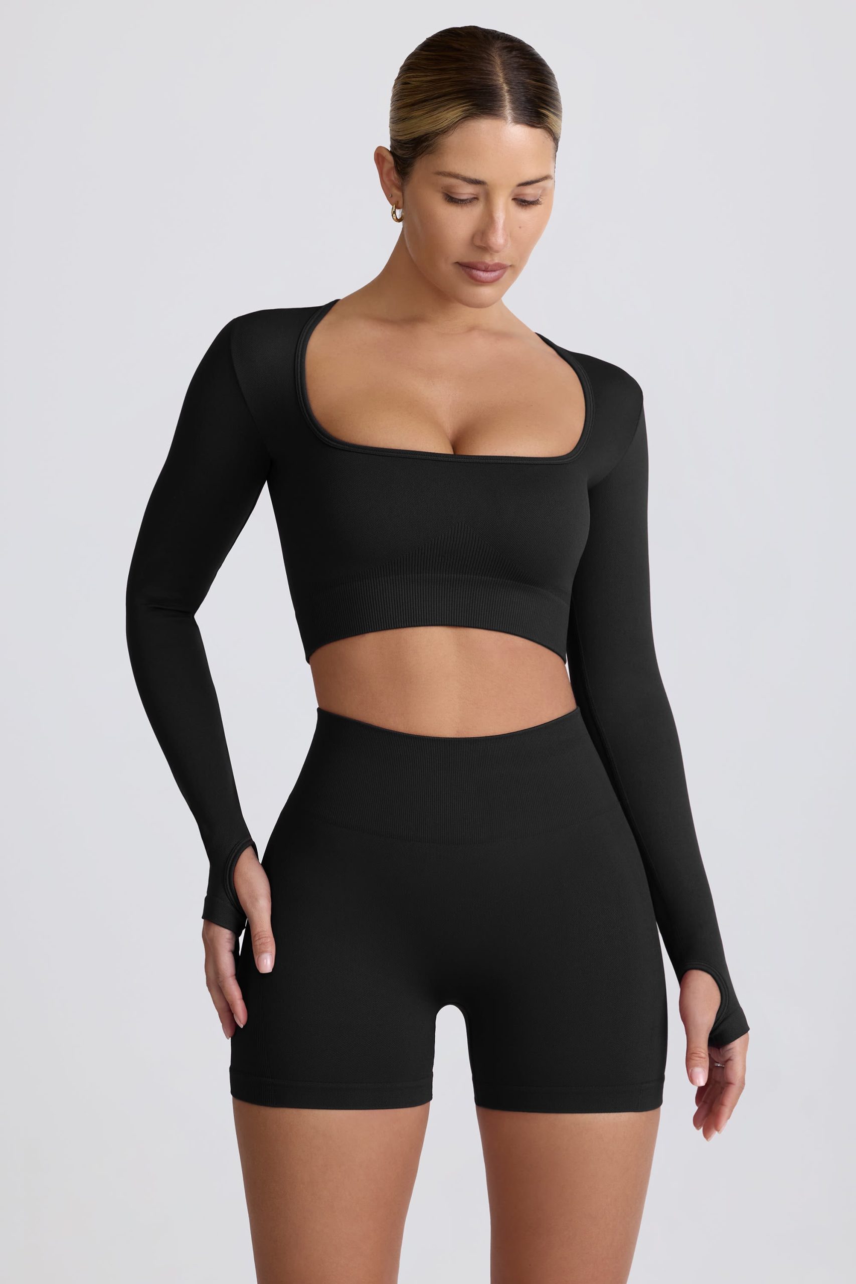Super Sculpt Seamless Long-Sleeve Crop Top in Black - Image 8
