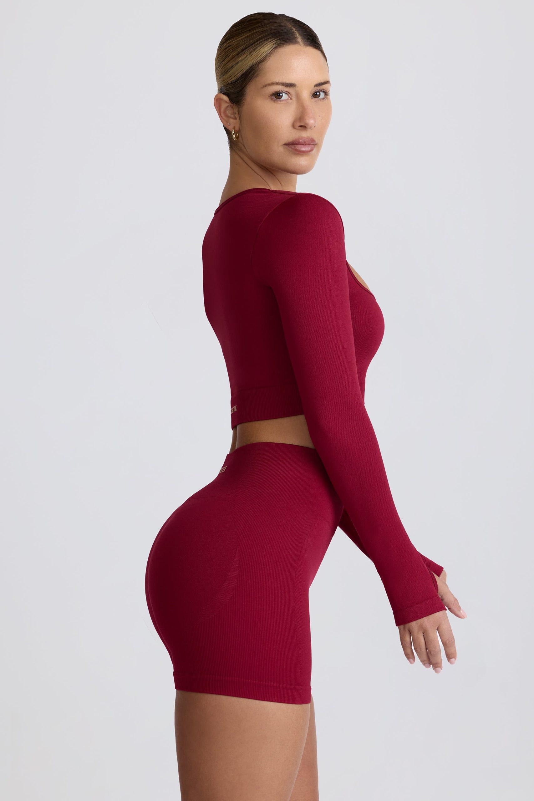 Super Sculpt Seamless Long-Sleeve Crop Top in Burgundy - Image 4